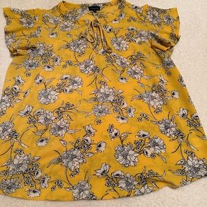 Ladies flutter sleeve blouse like new condition size XL